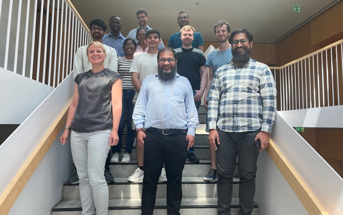 Gruppenfoto der auf einer Treppen stehenden Wokrshopteilnehmenden
